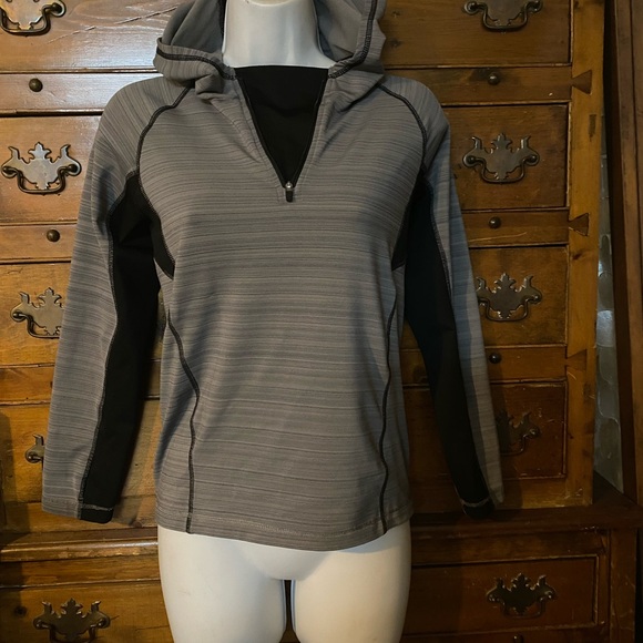 Woman’s Activewear Pullover Hoodie MIA Sports Size Medium Preowned - Picture 1 of 2